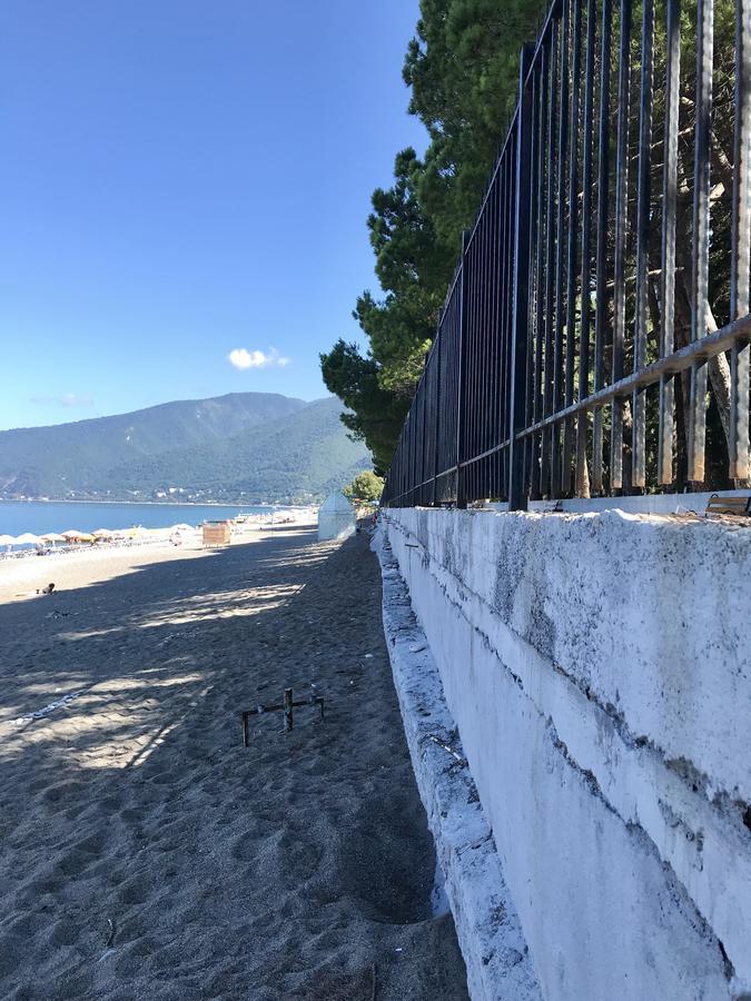Частный Дом У Моря Gagra Exterior foto